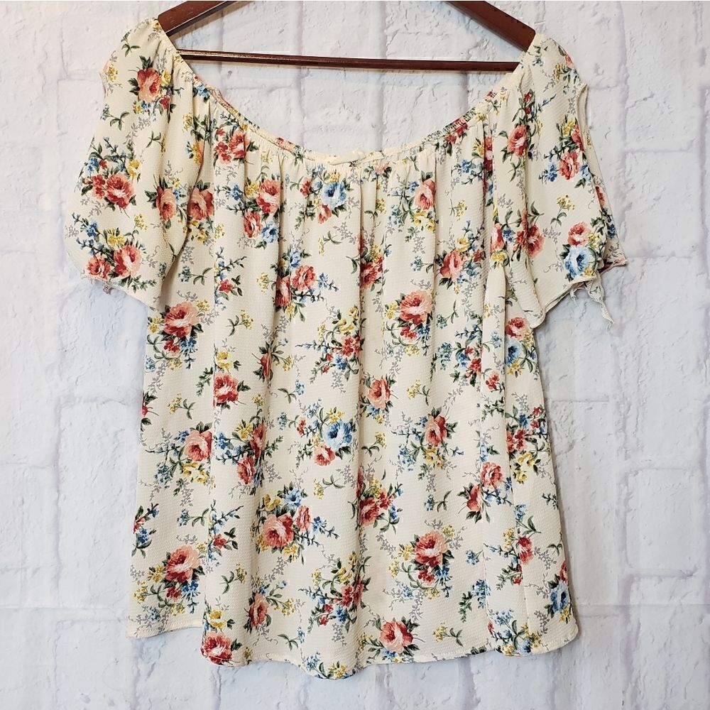 MOON KISS Floral On/Off-Shoulder Blouse